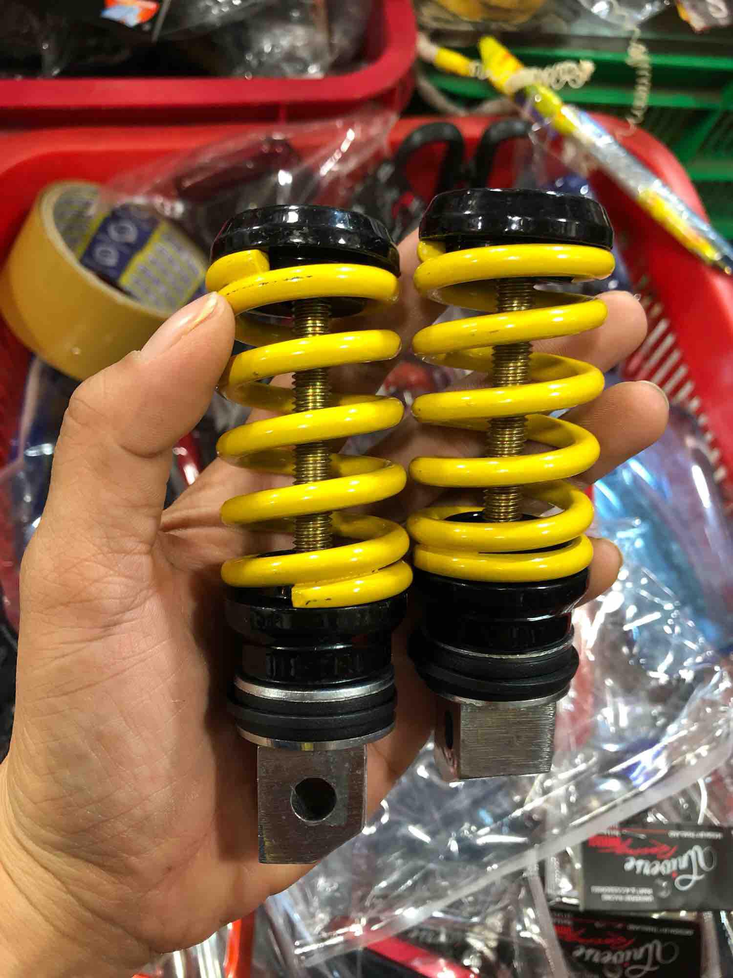 Cặp gác chân sau lò xo
