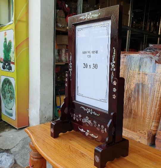 Khung hình thờ gỗ tràm bông vàng cẩn 20×30