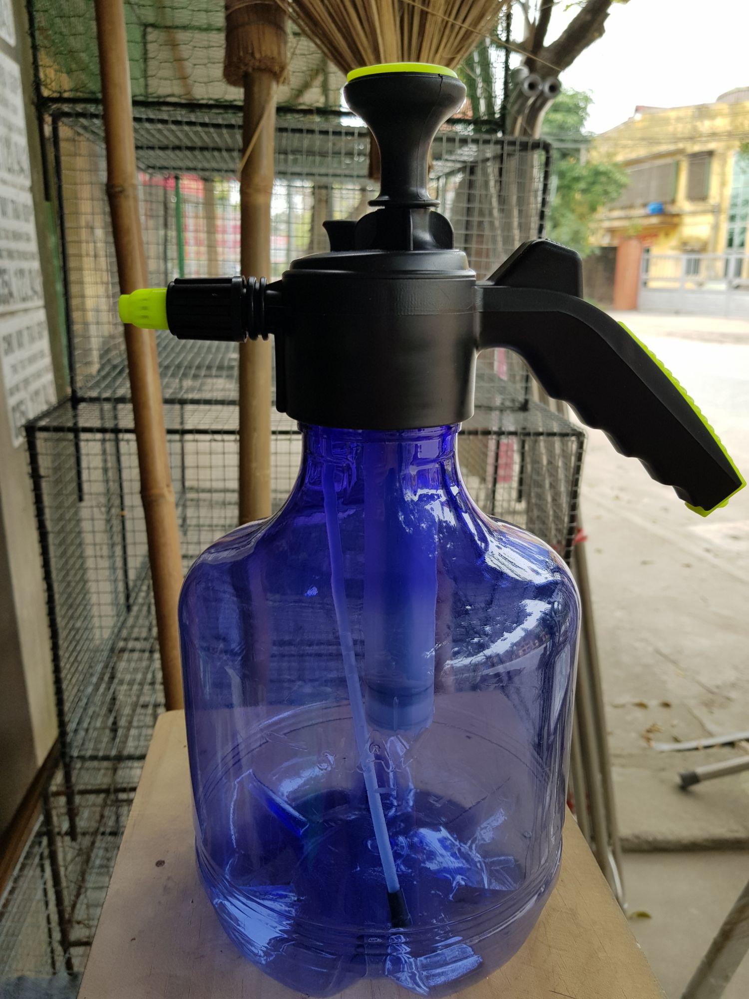 Bình xịt tưới cây nén khí 3 lít
