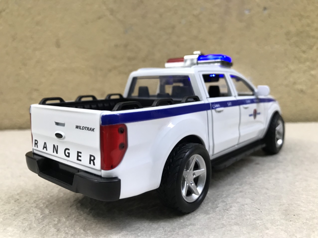 [HCM]Mô hình xe Police CSGT Ford Wildtrak 1:32