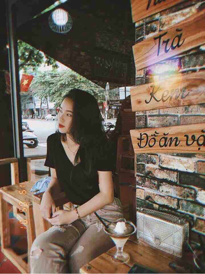Áo phông cổ tim