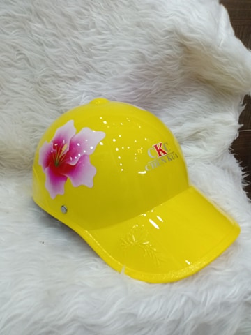 Mũ bảo hiểm kiểu lưỡi trai in hoa