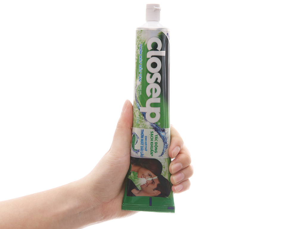 [HCM]Kem đánh răng Closeup bạc hà thơm mát bất tận 180g