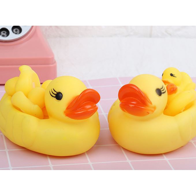 Đồ chơi vịt mẹ và 3 vịt con chút chít thả bồn tắm