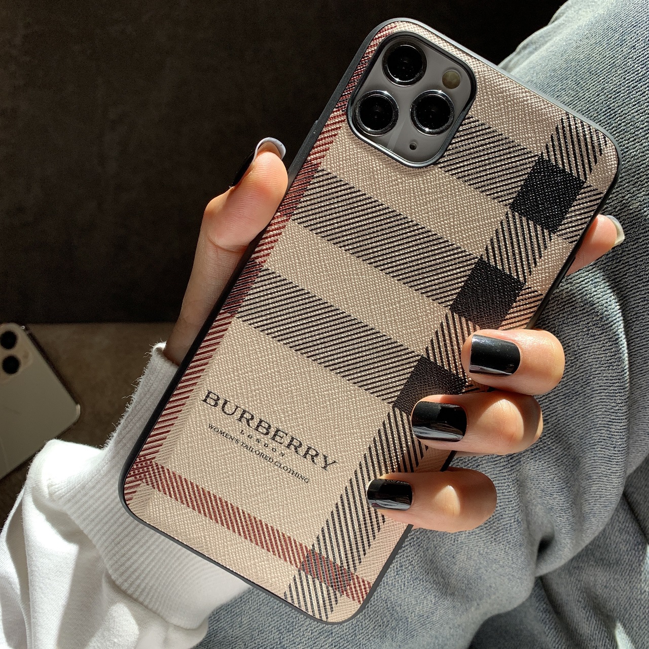 Ốp Lưng Da IMD Họa Tiết Nền Caro Burberry