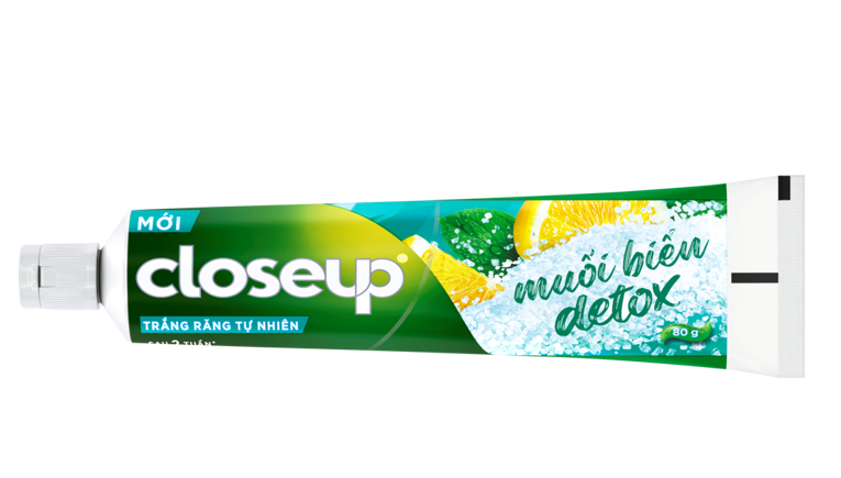 Kem đánh răng Closeup Trắng Răng Tự Nhiên Muối Biển Detox 80g