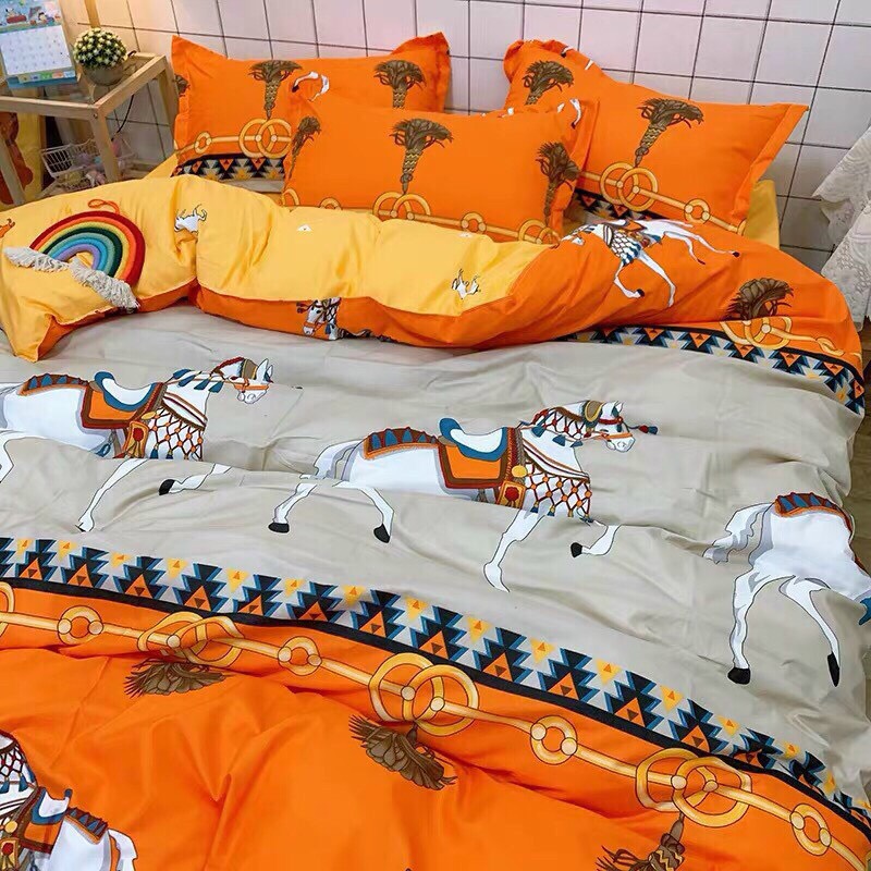 Bộ Chăn Ga Gối Cotton Poly - Ngựa Cam ( 1 Drap + 2 Vỏ Gối Nằm + 1 Vỏ Chăn ) Tiệm Nhà Cá