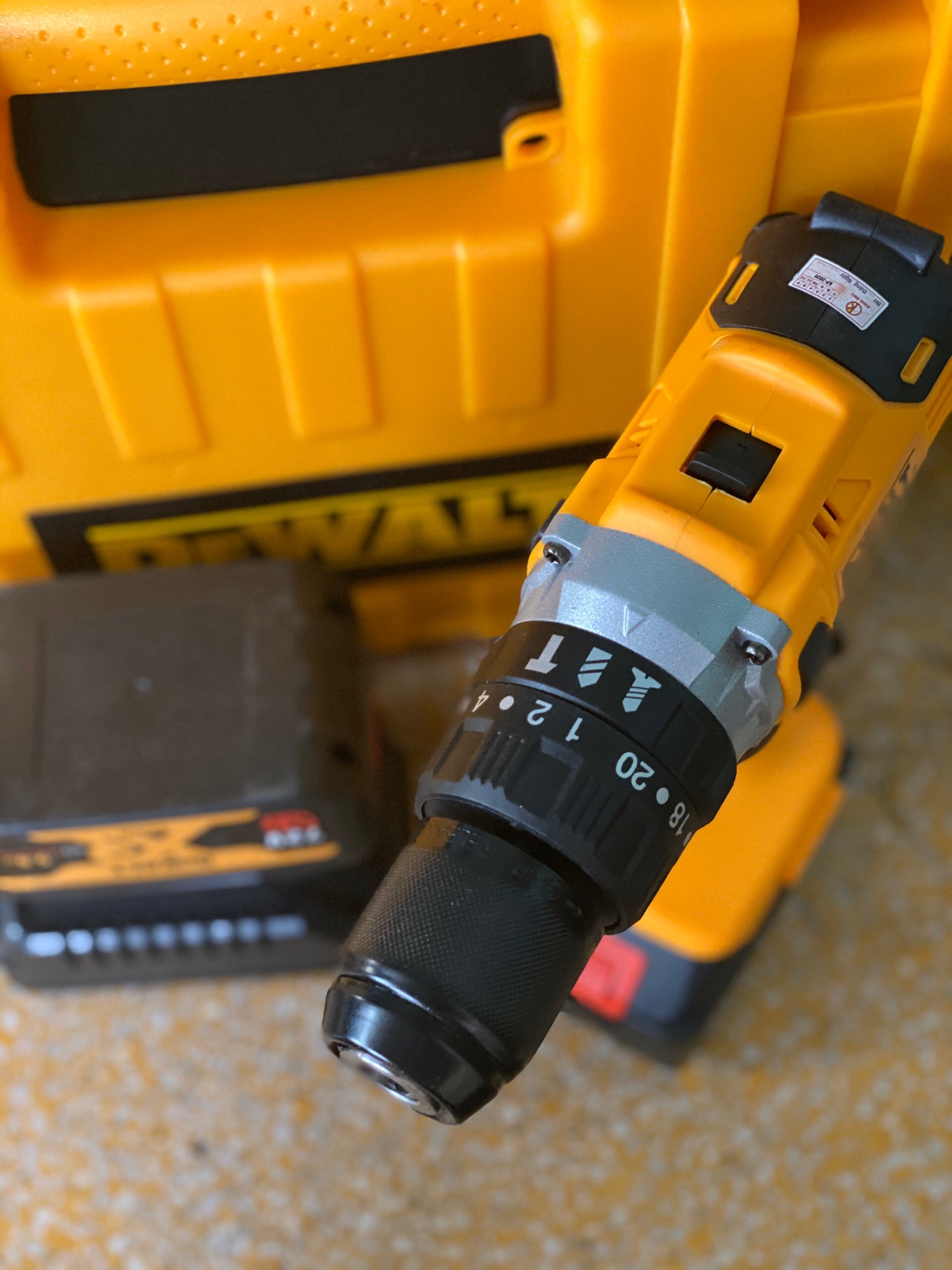 Máy khoan pin DEWALT 72V PIN 10 cells