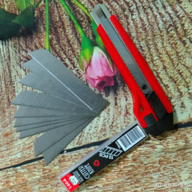 Combo: 1 cây dao rọc giấy lớn & 10 lưỡi dao rọc giấy lớn 18mm