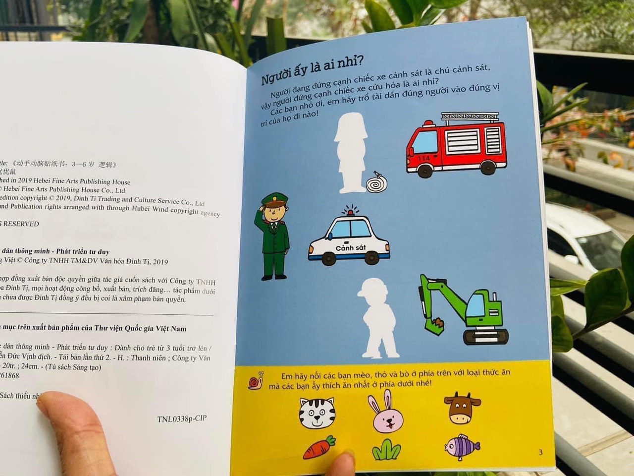Bộ sách 300 miếng bóc dán thông minh