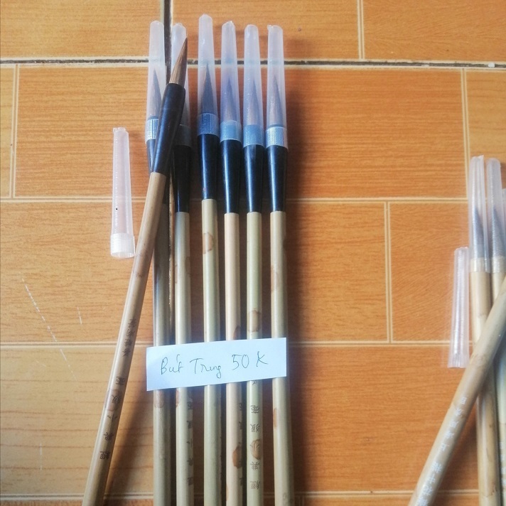 1 Bút lông viết Thư pháp cỡ Trung.