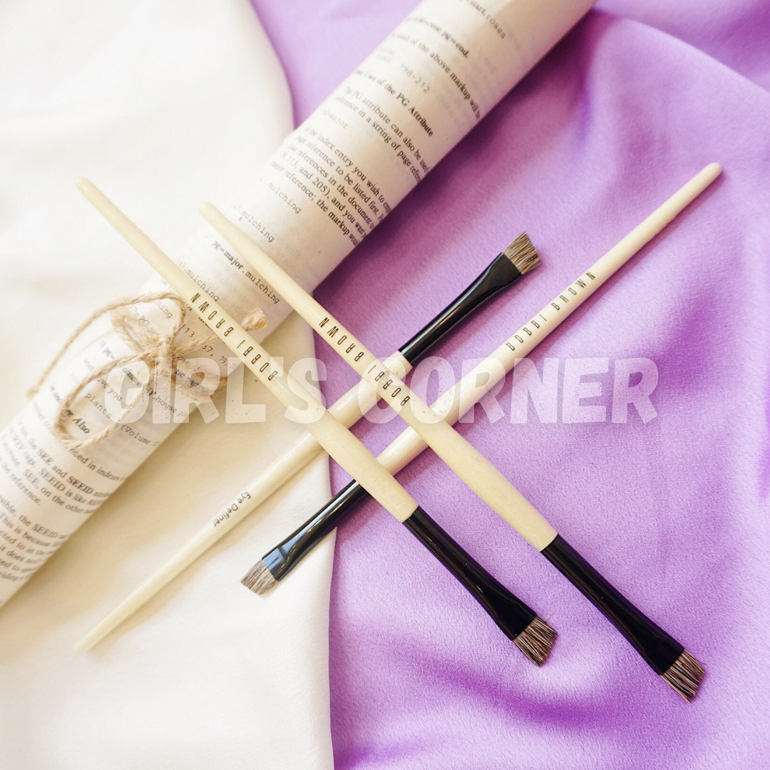 Cọ mày Bobbi Brown Eye Definer