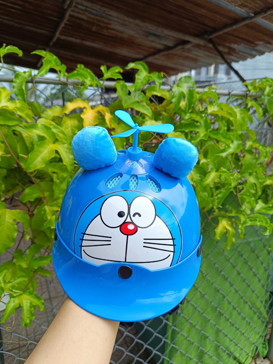 nón bảo hiểm dtoremon e bé từ 2 t đên 7 t(có tai)
