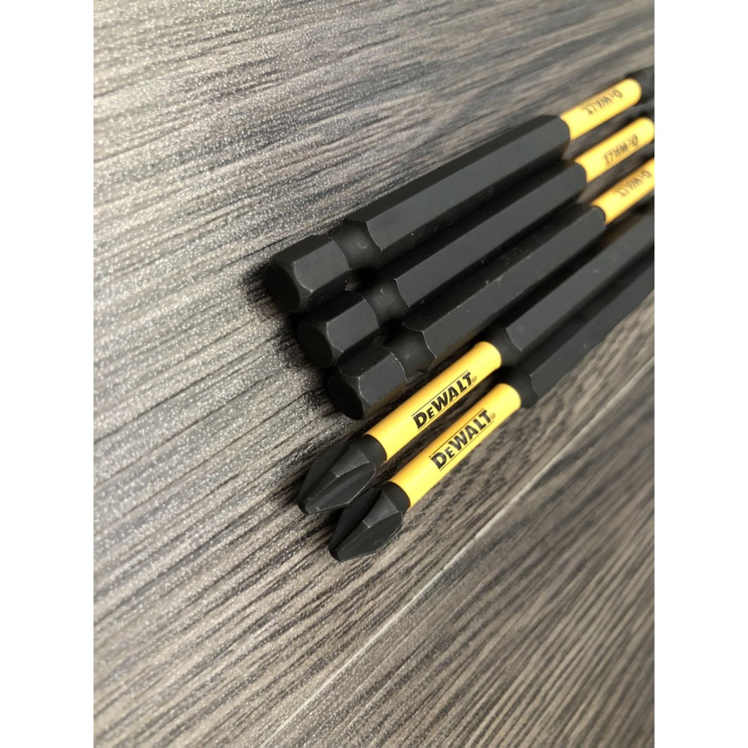 Mũi vít DeWalt PH2 chất liệu thép đen cao cấp