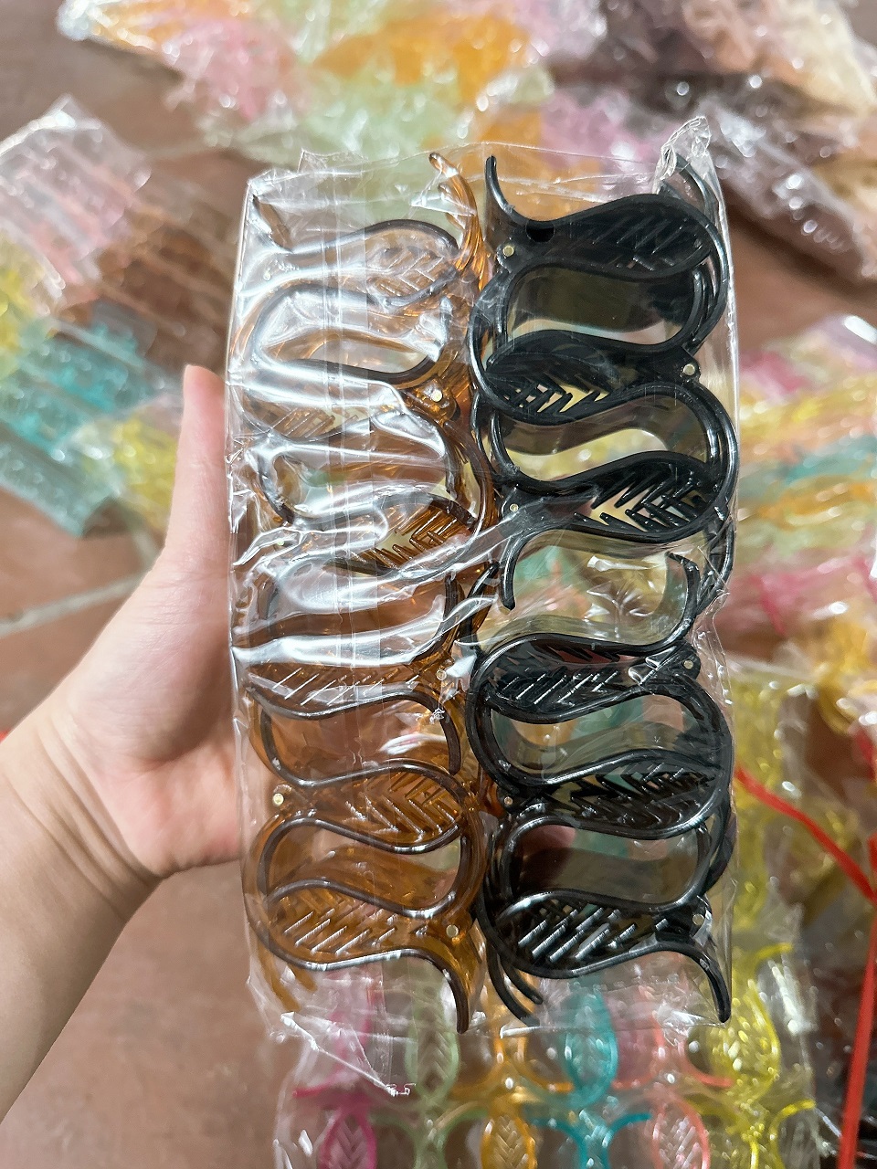 Vỉ 12 kẹp tóc càng cua nhiều mẫu