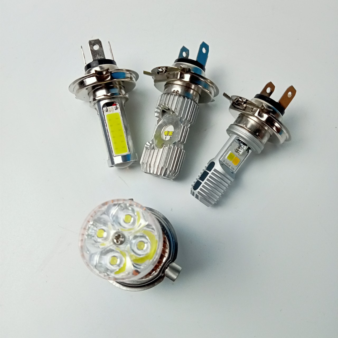 Đèn led 8 tim chân H4 siêu sáng , Bóng đèn pha LED 2 tim chân H4 ,Bóng đèn LED siêu sáng gắn xe máy,xả kho giao ngẫu nhiên
