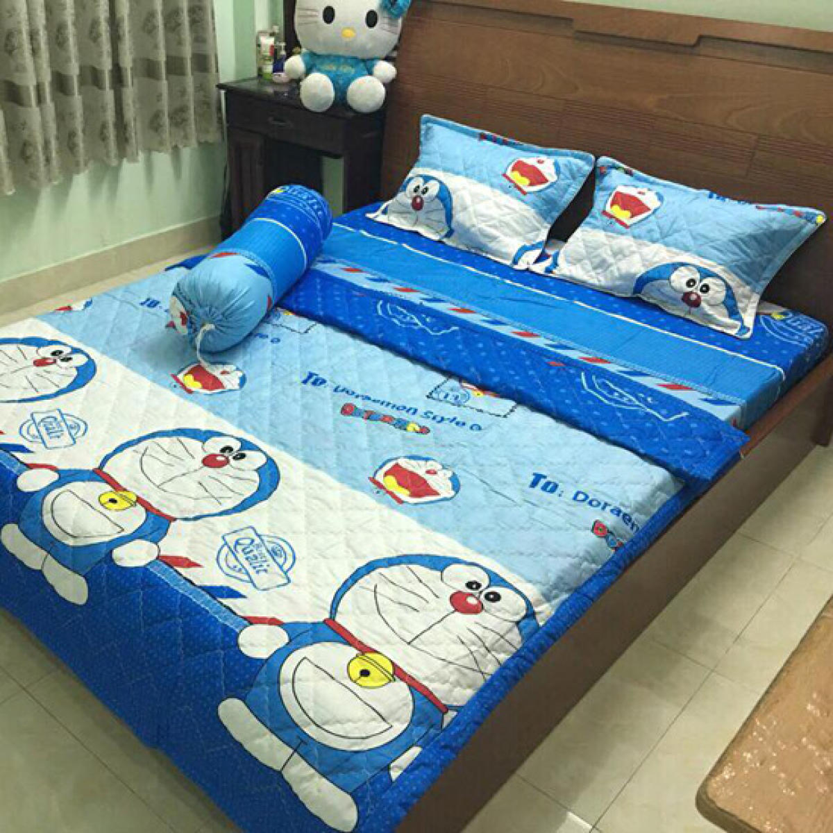 Bộ Chăn Ga Vỏ Gối 5 MÓn dOREMON ( 1 Drap + 2 Vỏ Gối Nằm + 1 Chăn Hè + 1 Vỏ Gối Ôm )