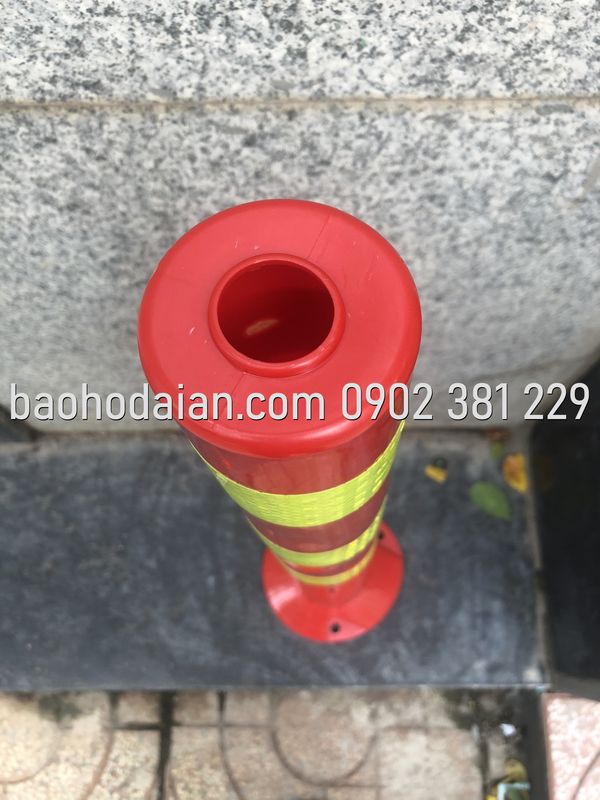 Cọc tiêu giao thông phân làn hình trụ 67cm