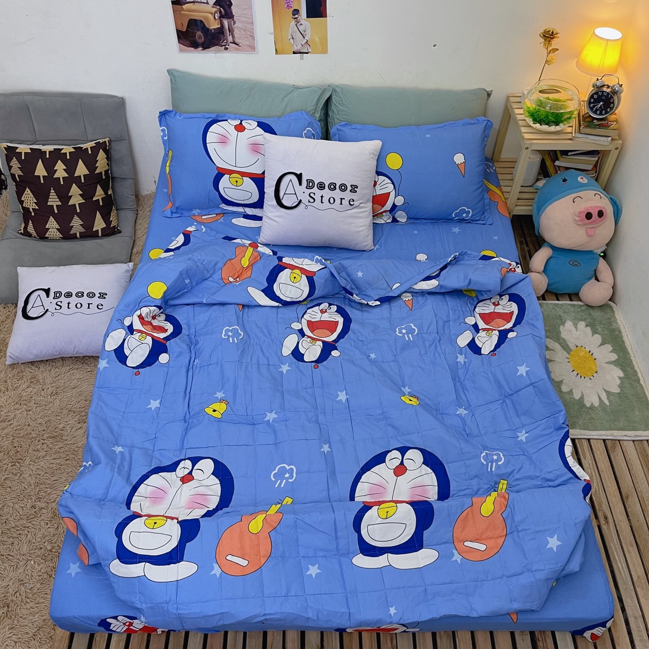 Bộ Chăn Ga Gối Cotton Poly Doraemon Cầm Đàn, Chất Liệu Thoáng Mát , Kích Cỡ Đa Dạng , By. C.A Decor Store
