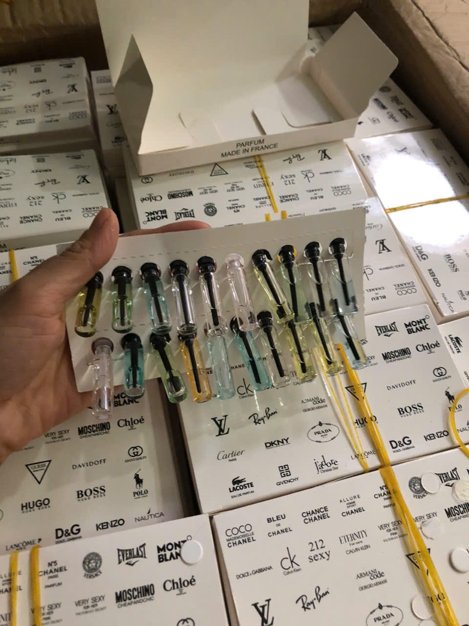 VTCS6 - SÉT 20 ỐNG NƯỚC HOA MINI ( HỘP)