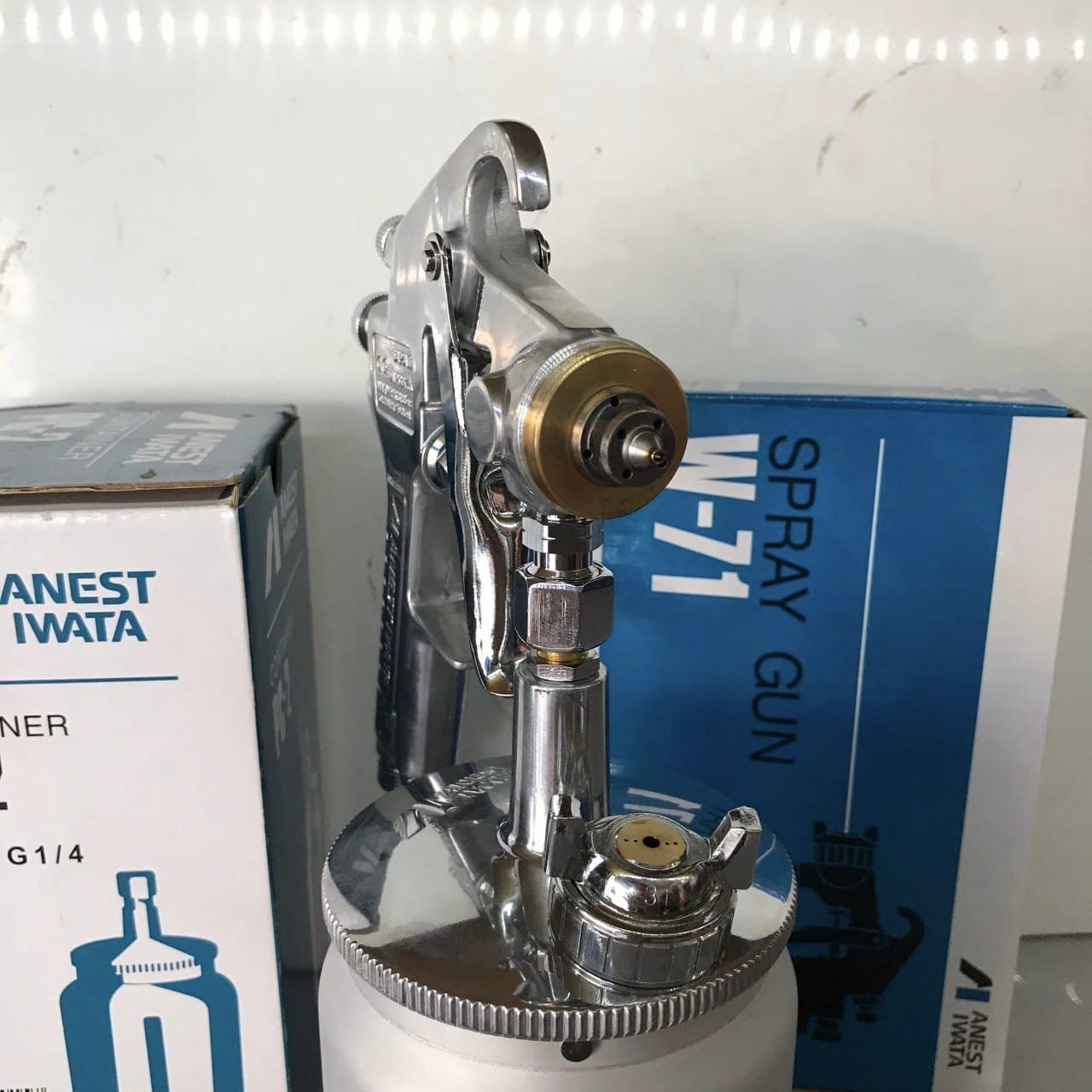 Súng Phun Sơn W71 Iwata Bình Dưới 600ml