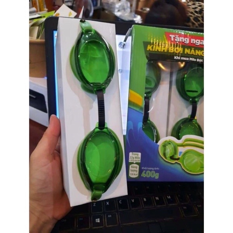 Kính bơi cho bé (quà tặng từ sữa Milo)
