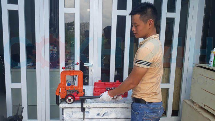 Dụng cụ ren ống bằng tay SD702