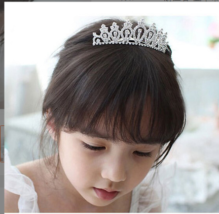 Cài tóc dễ thương cho bé gái