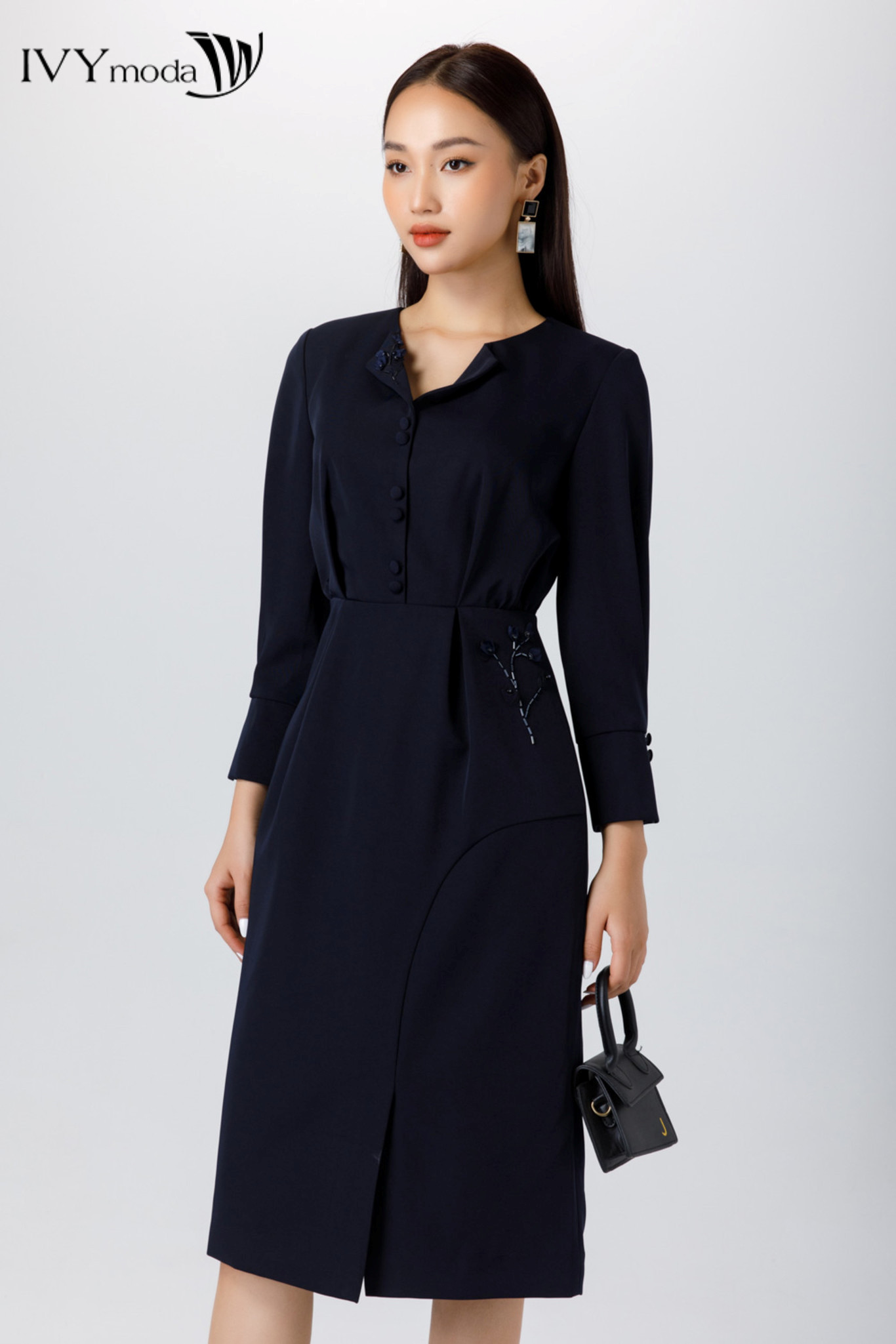 Đầm ôm phối nút IVY moda MS 48M6960