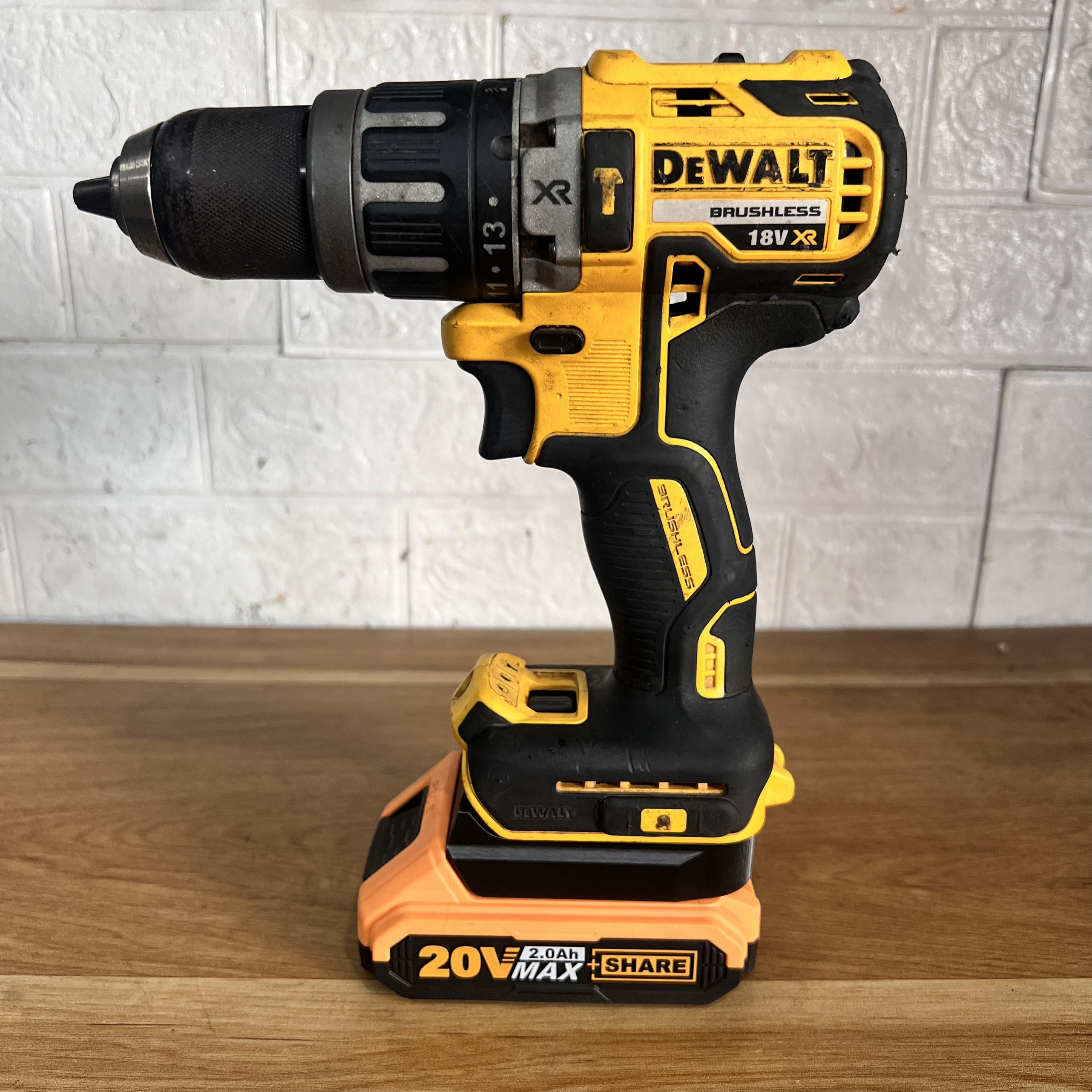 Đế chuyển pin Ingco - Total P20S maxshare dùng cho máy dewalt 20v