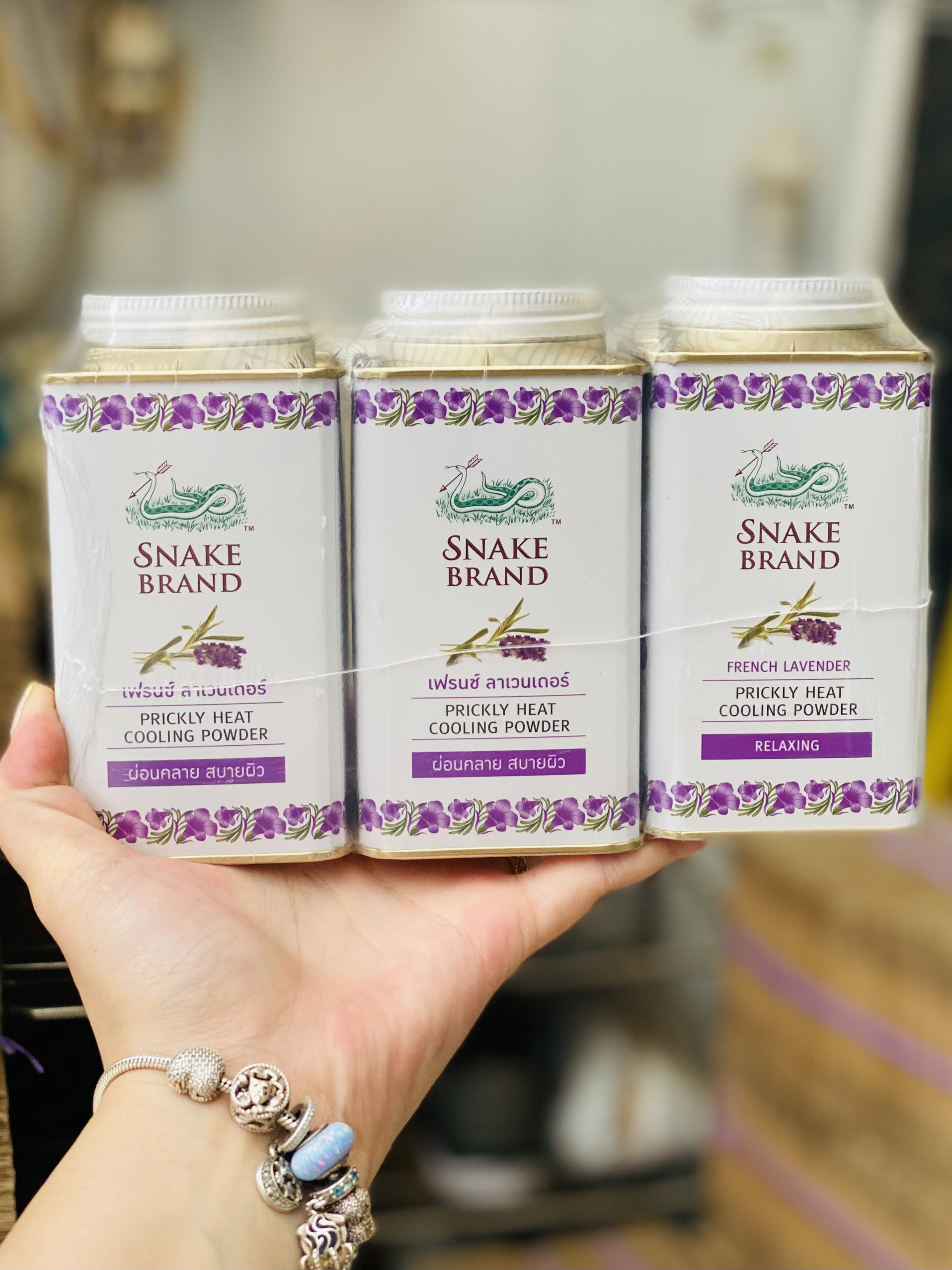 Phấn Rôm Lạnh Snake Brand Prickly Heat 140g Thái Lan