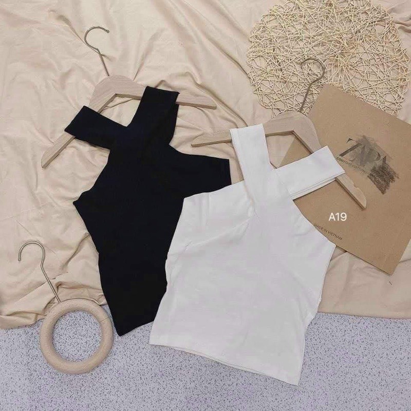 Áo cổ yếm phối dây chéo form croptop ôm body