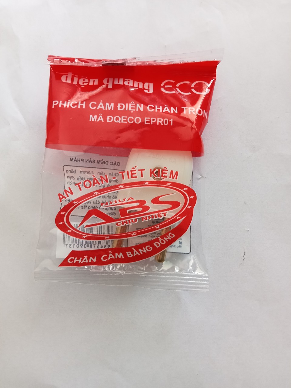 Phích cấm điện quang có quà tặng