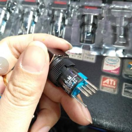 Công tắc có đèn phi 16, 5 chân 220v và 24v