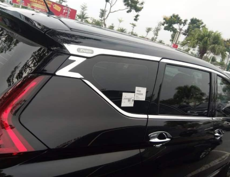 Bộ nẹp viền cong kính inox xe Mitsubishi Xpander 2019-2020 cao cấp có chữ Z