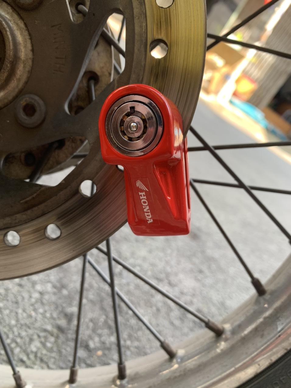 Khóa đĩa xe máy của Honda