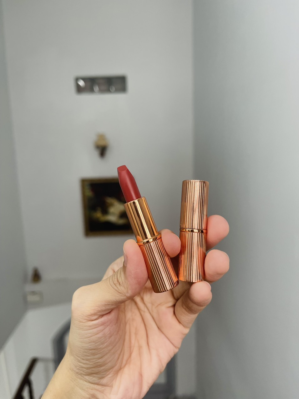 Son thỏi đình đám charlotte tilbury màu walk of no shame lipstick