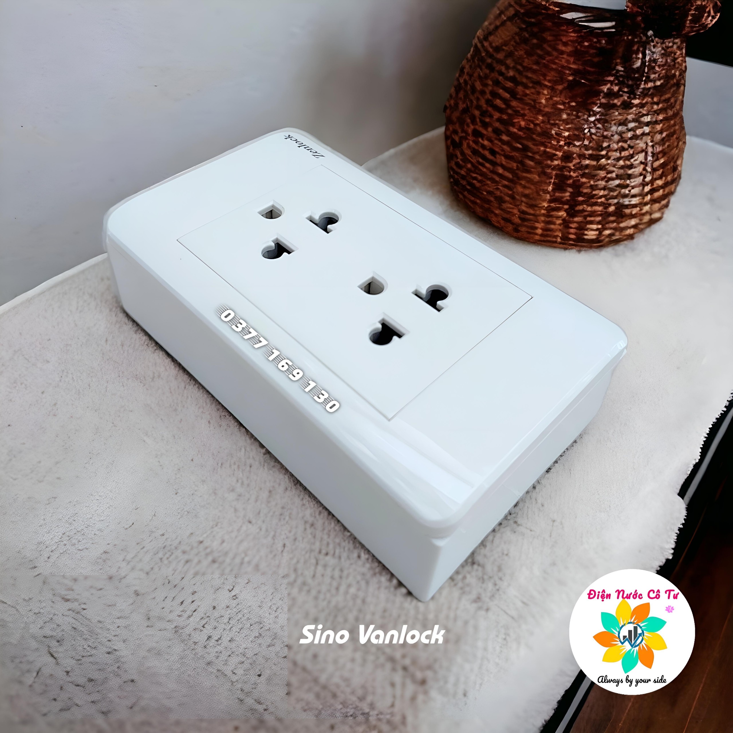 Ổ cắm điện 2 lỗ đôi 3 chấu 16A Sino Vanlock