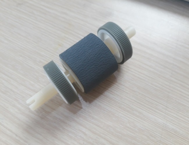 Quả đào có 2 bánh phụ Canon 3300, HP 1160, 1320, 2014, 2015, 49a, 53a, Canon LBP 3300, 308 khay dưới (lớn). Bánh xe kéo cuốn lấy giấy dùng cho máy in