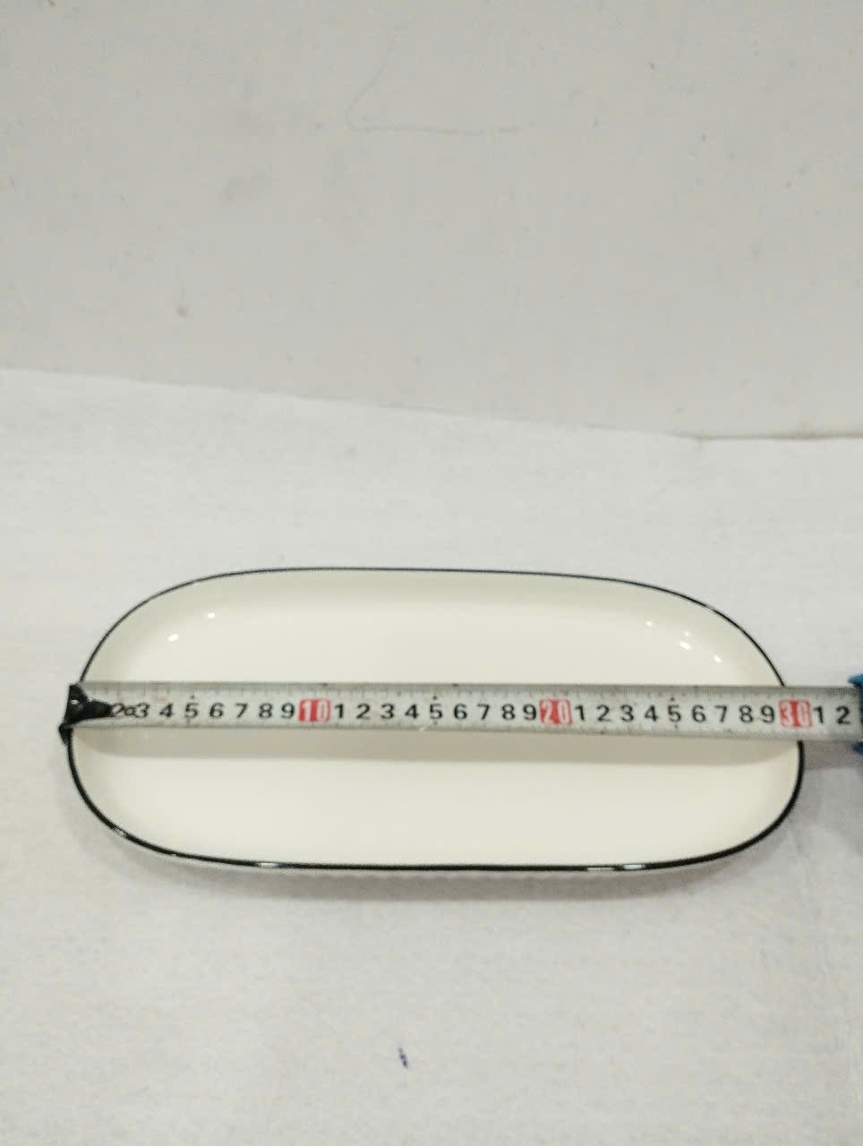 dĩa sứ sọc trắng viền hình oval 30 x 15cm