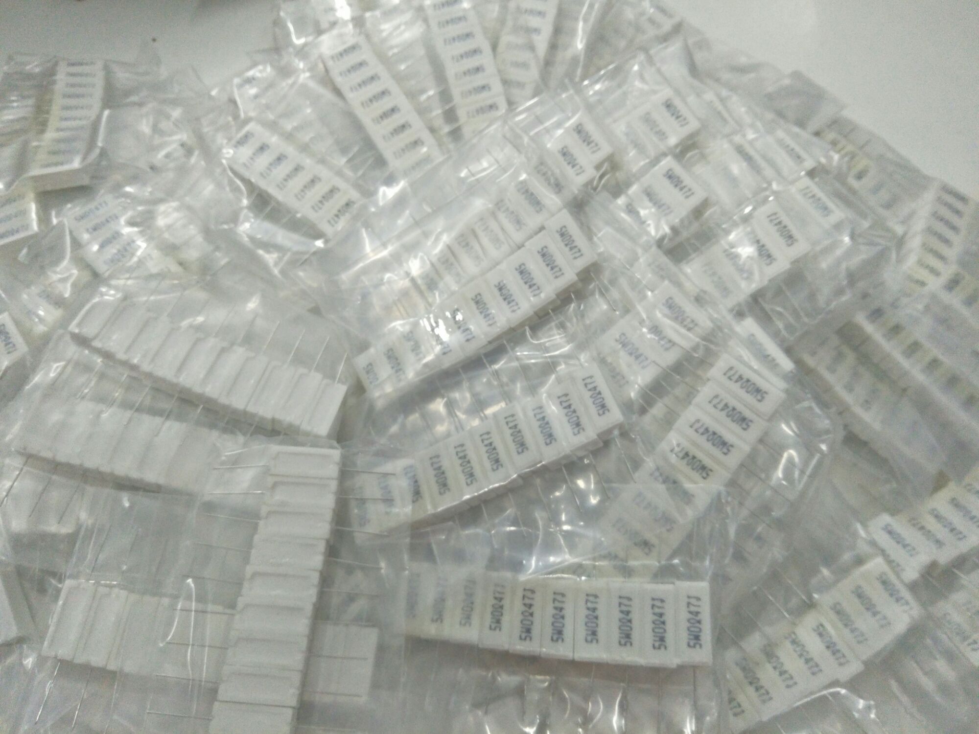 20 trở sứ nằm 0.47 ôm 5 w