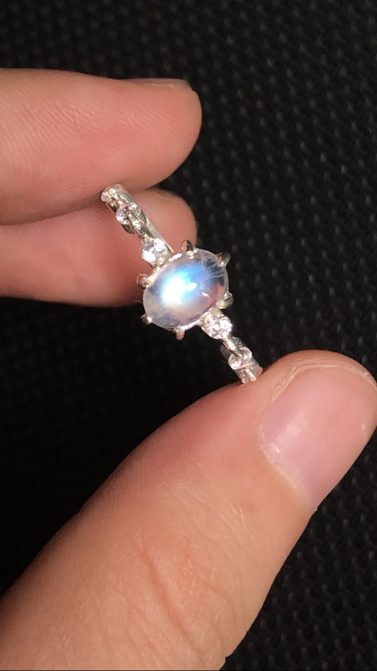 Nhẫn bạc moonstone thiên nhiên thanh lịch lấp lánh