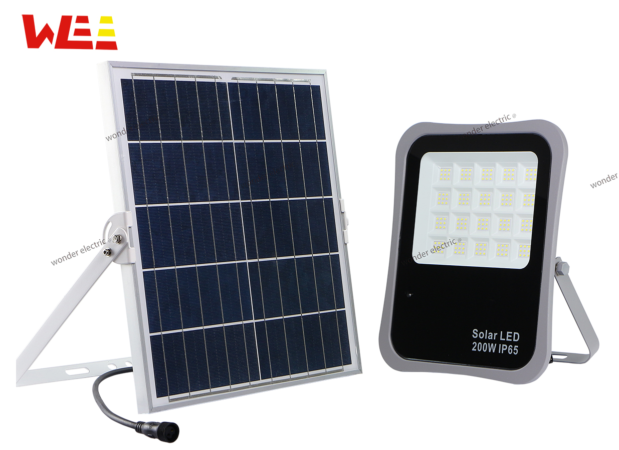 [HCM]Đèn LED Pha năng lượng mặt trời 200W
