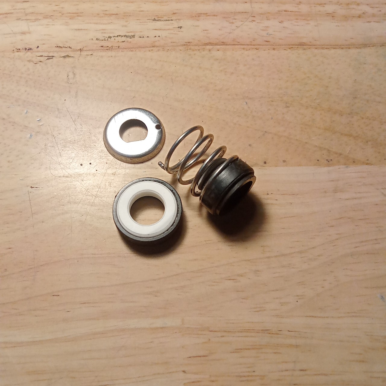 Phớt máy bơm Panasonic (dùng cho các máy bơm có trục 9mm)