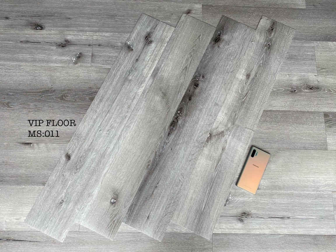 SALE ( loại 1) sàn nhựa giả gỗ 2mm keo dán sẵn . Nhận thi công