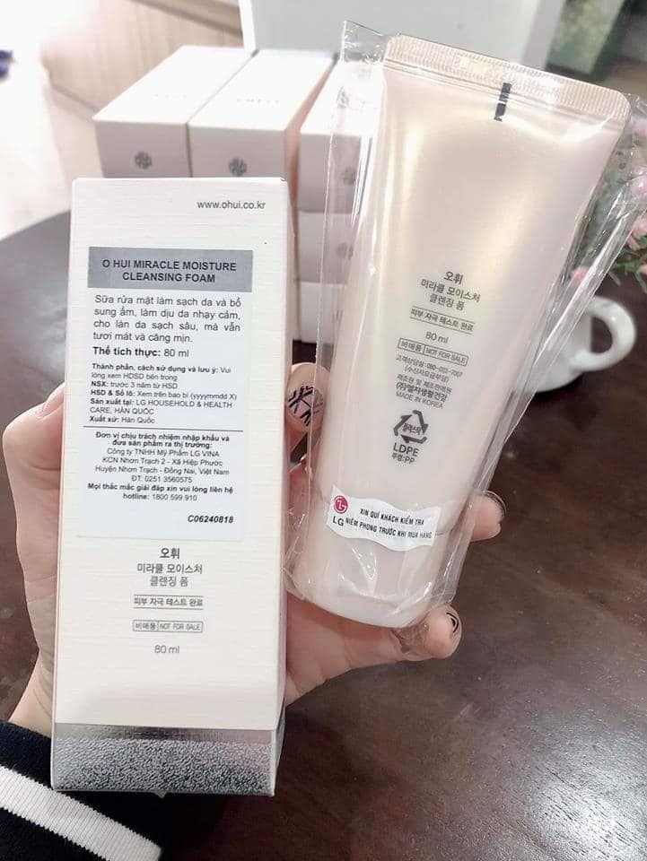 Sữa rửa mặt Ohui Miracle Moisture CLEANSING FOAM