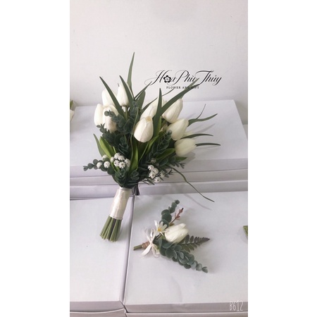 Hoa cưới tulip cầm tay cô dâu cao cấp