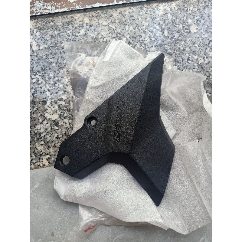 Nhựa nhám che bình ắc quy honda sonic 150r