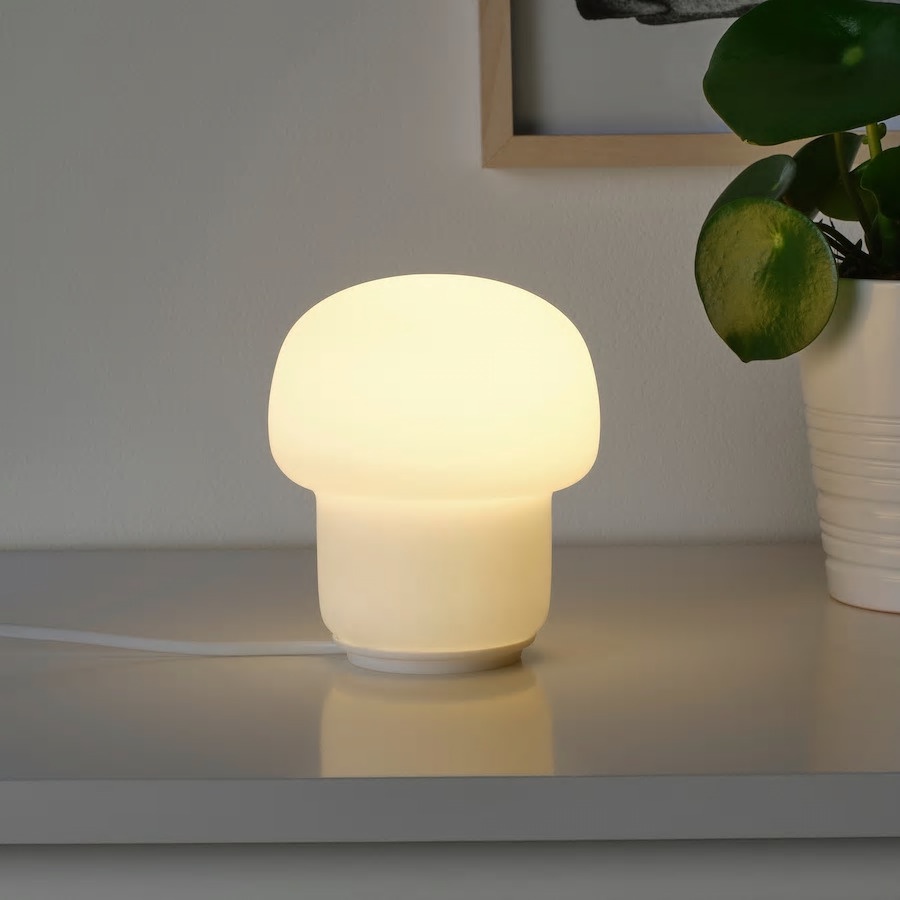 Đèn bàn ngủ thủy tinh Tokabo IKEA