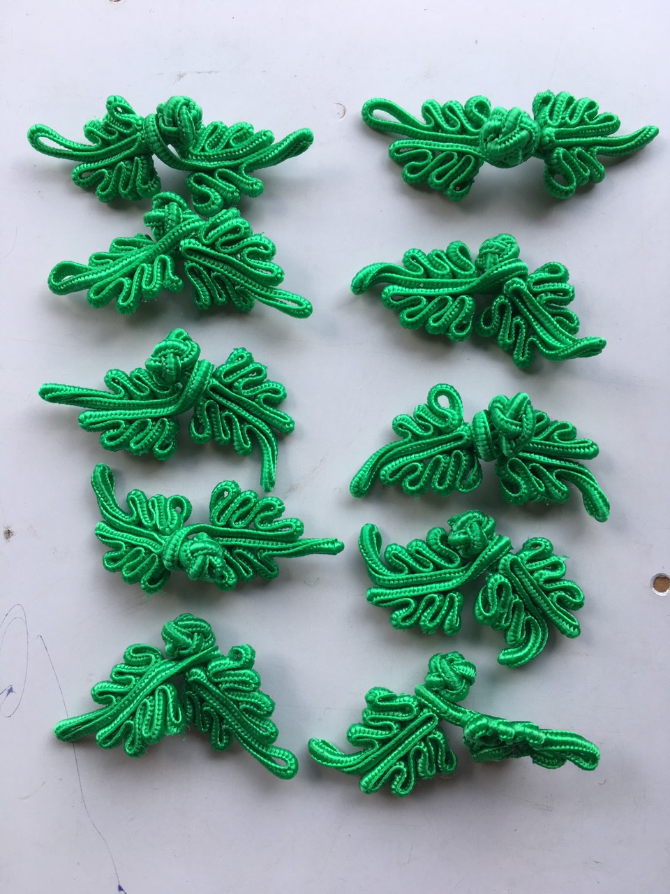 Sét 10 nút tàu tết các màu sử dụng thêu kết trên áo váy...